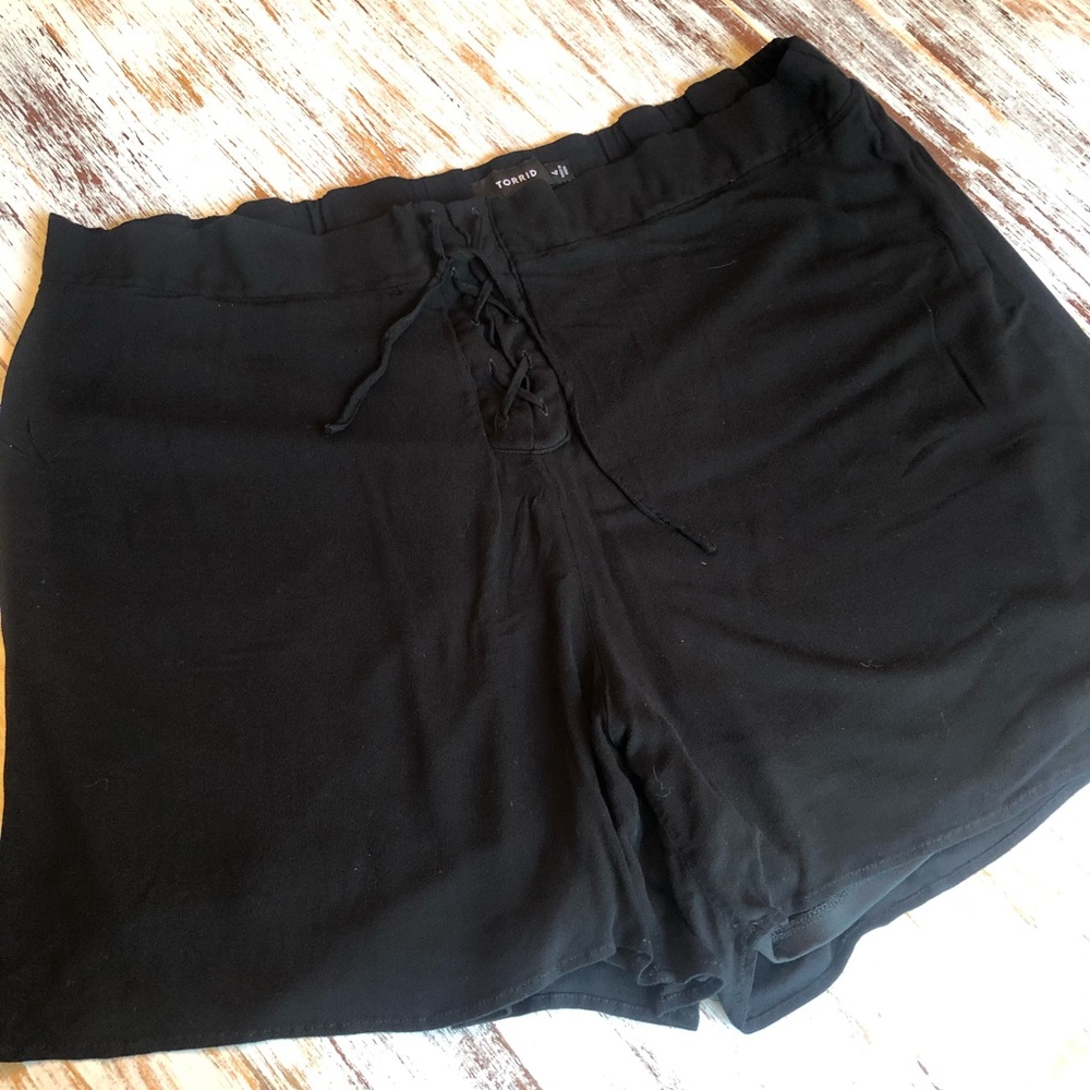 Torrid size 4 lightweight lace up black shortsNWOT